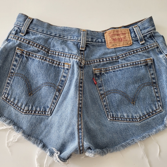 Levi's Classic Relaxed 550 Shorts - Picture 2 of 2